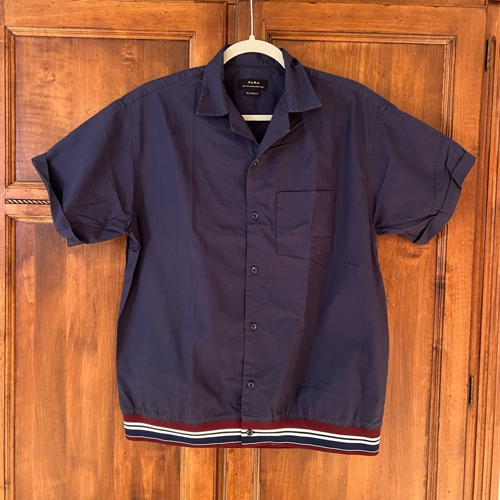 Navy Short-Sleeve Button Shirt with Stripe Hem